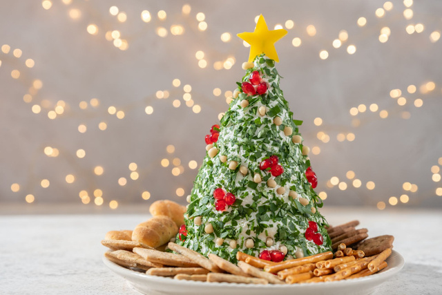 Ce sapin de fromage frais salé, saumon fumé et pistache va faire fureur pour l’apéritif de votre repas de Noël !
