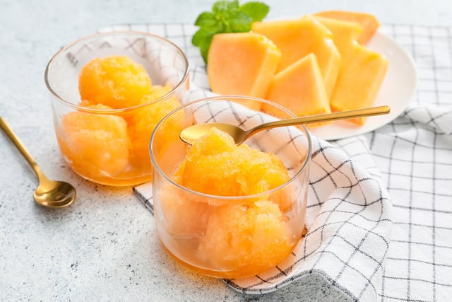 L'astuce la plus simple pour réaliser un incroyable sorbet au melon en deux minutes top chrono