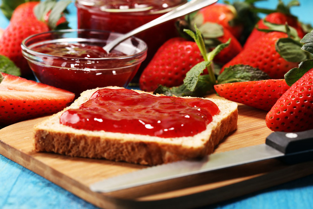 Tous les secrets pour réussir sa confiture maison. Adobestock