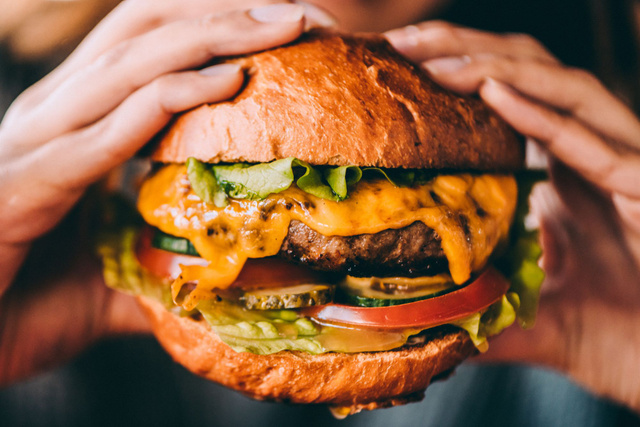 Un poids lourd américain du burger envisage de s’implanter en France !