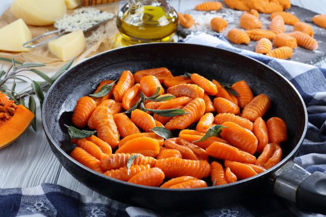 Les courges sont devenues indispensables pour accompagner les volailles. Adobestock