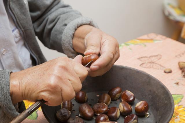 Ben fendre les châtaignes avant cuisson