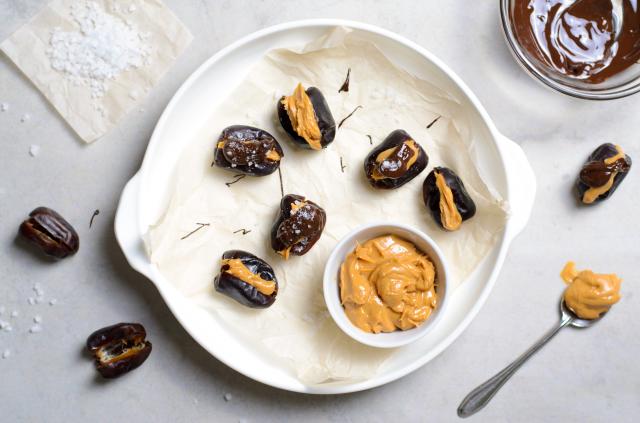 Dattes fourrées au beurre de cacahuètes : vous allez adorer ce snack facile et rapide à faire