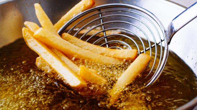 Rappel produit : cette friteuse, vendue dans toute la France, présente un risque important de contamination alimentaire !