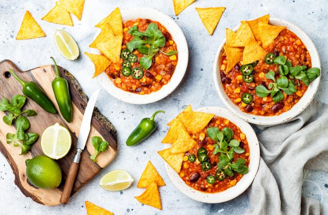 Chili végétarien au maïs. Adobestock