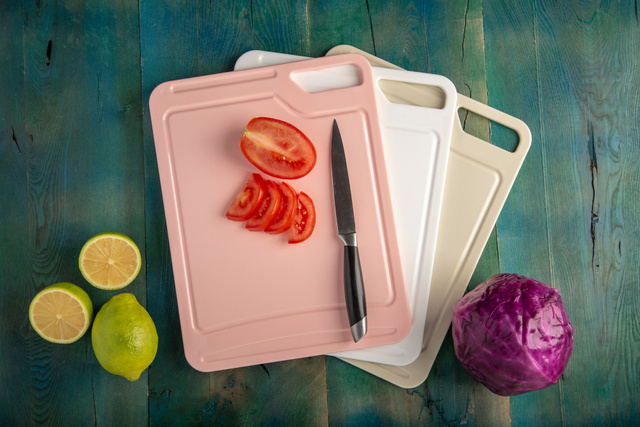 3 astuces géniales pour venir à bout des traces sur vos planches à découper !