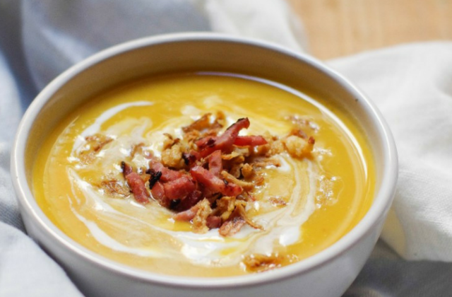 Velouté de butternut au lait de coco et bacon grillé. Pour de bon