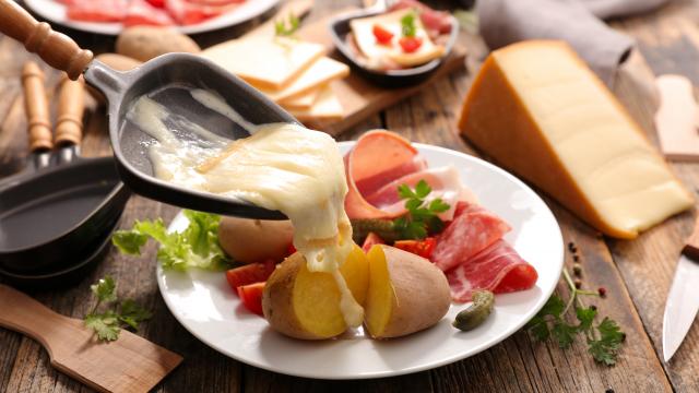 Raclette, tartiflette, fondue : lequel de ces plats est le moins calorique ?
