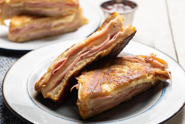 Et si vous faisiez votre propre 'pain' pour croque-monsieur avec seulement 3 ingrédients ?