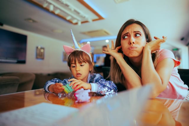 “Il a dit qu’il avait élevé les siens et qu’il n’allait pas élever les nôtres” : ce restaurant taxe les parents dont les enfants se comportent “mal”