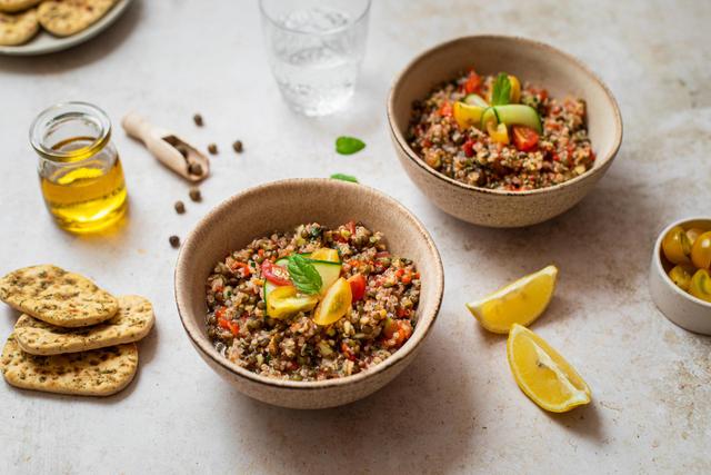 Oubliez le riz ou les pâtes dans vos salades composées : optez pour cette légumineuse riche en protéines