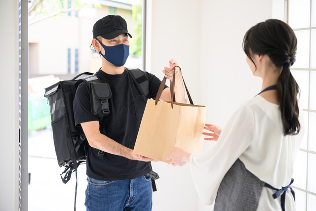 Livraison à domicile : pourquoi cette habitude courante favorise la multiplication des bactéries