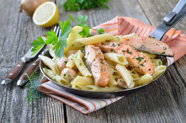 Penne au saumon. 750g