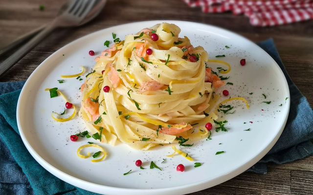 8 idées de recettes avec du saumon fumé pour votre repas du 31!