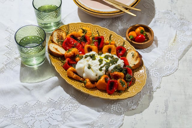 “Sur une table, ça fait tout de suite son effet” : cette recette de carpaccio de poivrons va bluffer vos invités lors de vos prochains repas estivaux !