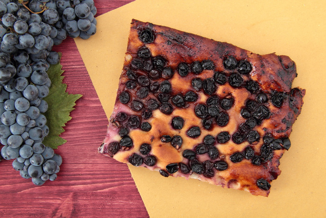 Julie Andrieu partage une recette italienne méconnue : la schiacciata con l’uva, une galette toscane aux raisins