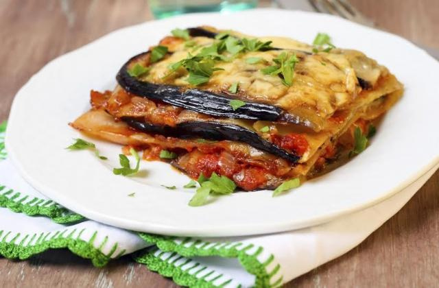 Lasagnes d'aubergines, féta et ricotta. Adobestock