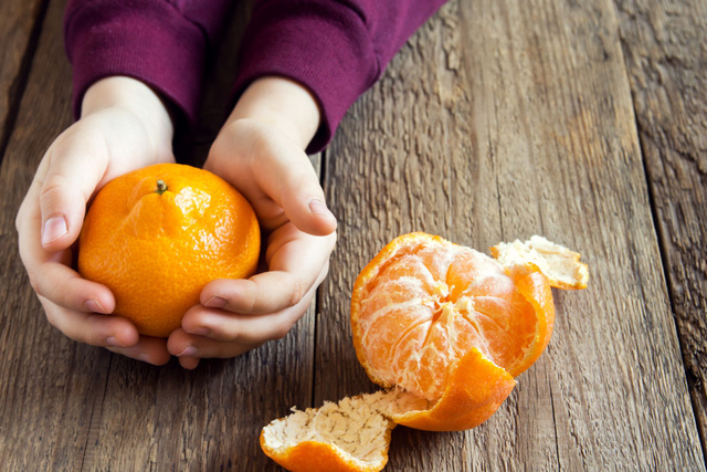 On parie que vous ne savez pas manger une orange correctement !