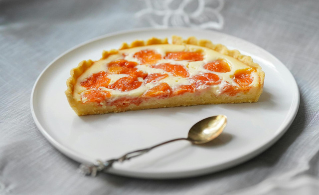Stéphanie Le Quellec dévoile la recette de sa tarte tatin aux abricots (et c’est un délice !)