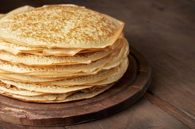 Recette de pâte à crêpes sans oeufs. Adobestock