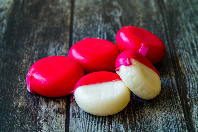 Les gens n'en reviennent pas quand on leur explique de quoi est vraiment faite la coque du Babybel