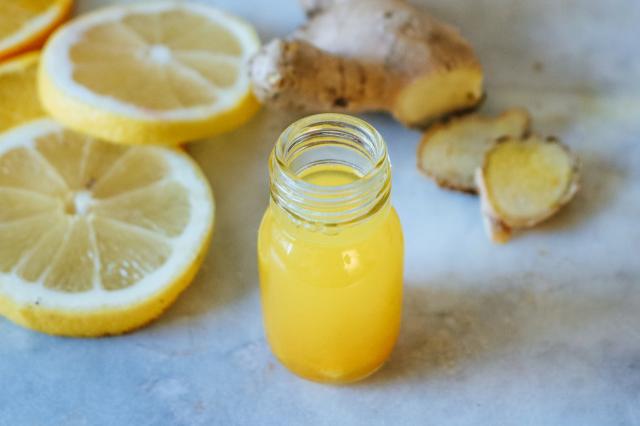 Cette recette de shot au gingembre et au citron sera votre remède miracle pour cet hiver !