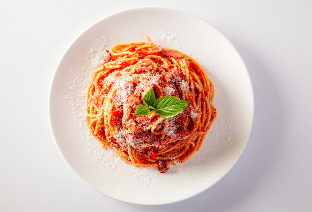 La cheffe Stéphanie Le Quellec dévoile la recette de pâtes aux tomates ultra simple que ses fils adorent