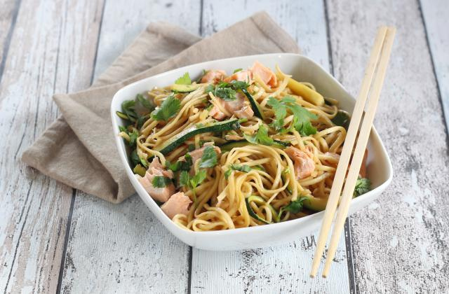 Nouilles sautées à la courgette et au saumon par Silvia Santucci