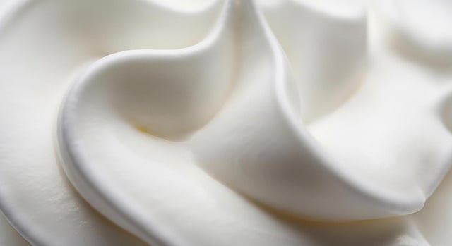 Ne confondez plus la chantilly et la crème fouettée : c'est ce détail qui change tout !