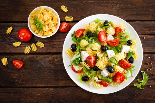 Trois salades de pâtes qui changent de la thon-tomates