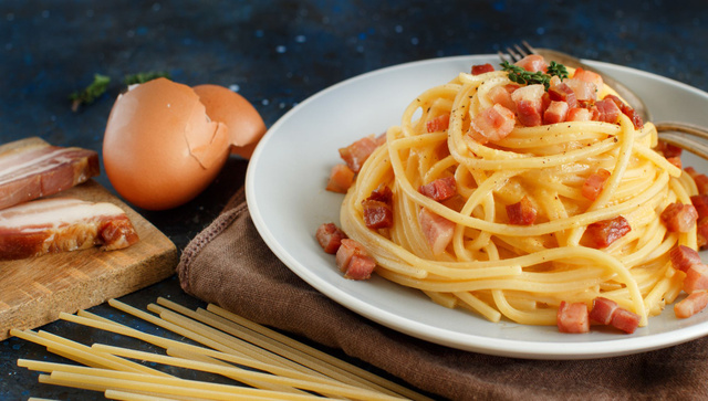 Avec 1 jaune d'oeuf, faites des pâtes carbonara. Adobestock