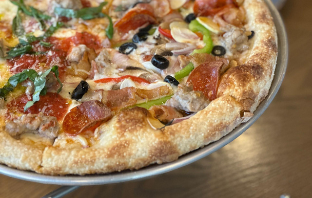 C’est quoi la fameuse moitié-moitié, la pizza mythique de Marseille ?