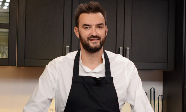 Cyril Lignac dévoile sa recette ultra gourmande de la mousse au chocolat !