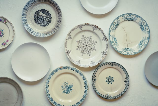 Vous aimez chiner de la vaisselle ancienne ? L'avertissement de 60 Millions de consommateurs