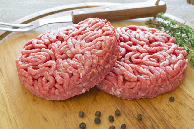 Rappel produit chez Auchan : ces steaks hachés rappelés pour risque d’intoxication alimentaire, votre magasin est-il concerné ?