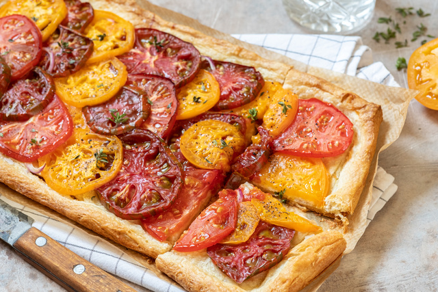 J'utilise cette astuce pour rendre mes tartes à la tomate plus savoureuses, et on me demande toujours la recette après !