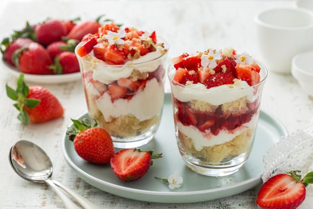 Nos meilleures recettes de desserts aux fraises pour Pâques