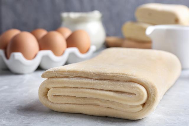 Une bonne pâte feuilletée, c'est la base d'une tourte réussie. Adobestock