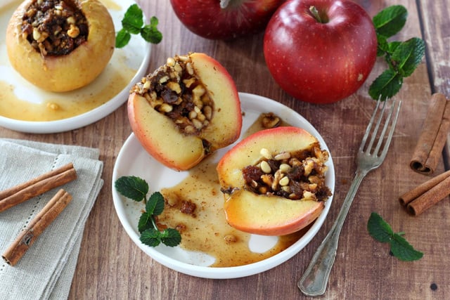Ces pommes au four farcies aux fruits secs sont le dessert parfait du quotidien