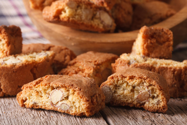 Direction la Toscane avec Julie Andrieu et ses cantucci de Prato, les fameux croquants aux amandes à tomber !