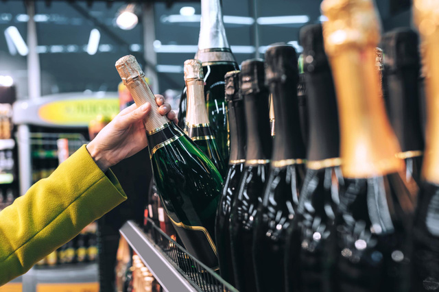 Ce sportif français que tout le monde connait a décidé de lancer sa cuvée de champagne en grande distribution !