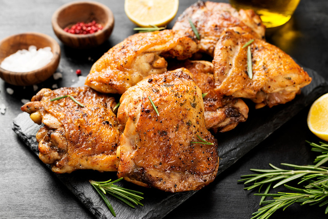 Vous ne devinerez jamais l’ingrédient parfait pour obtenir un poulet à la peau ultra caramélisée