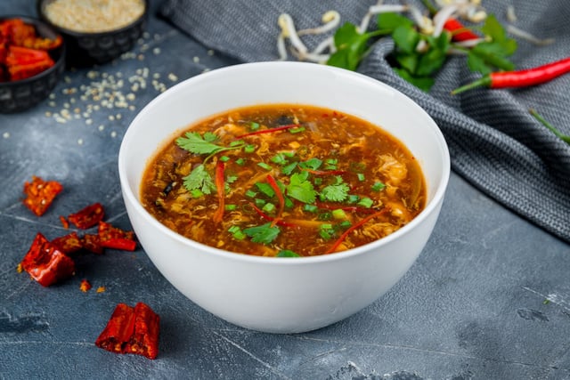 "Le bouillon qui réveille les morts" : un chef partage sa recette ultra-efficace contre la gueule de bois !