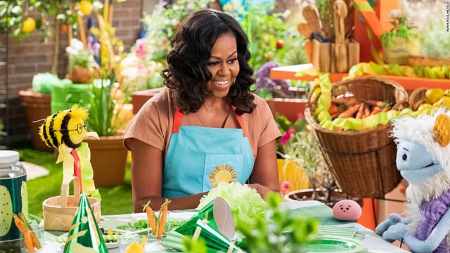 Michelle Obama anime une nouvelle émission de cuisine sur Netflix “Gaufrettes et Mochi”