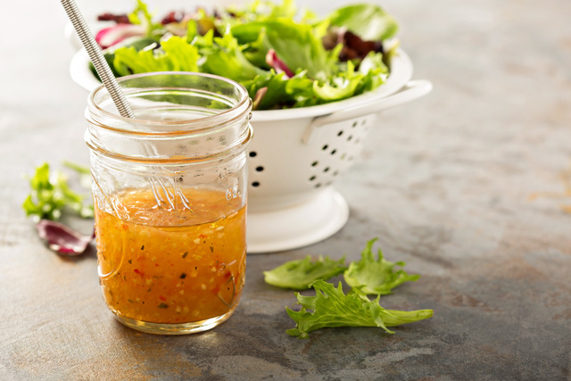 Marre de la vinaigrette classique ? Voici une sauce pour salade qui change tout
