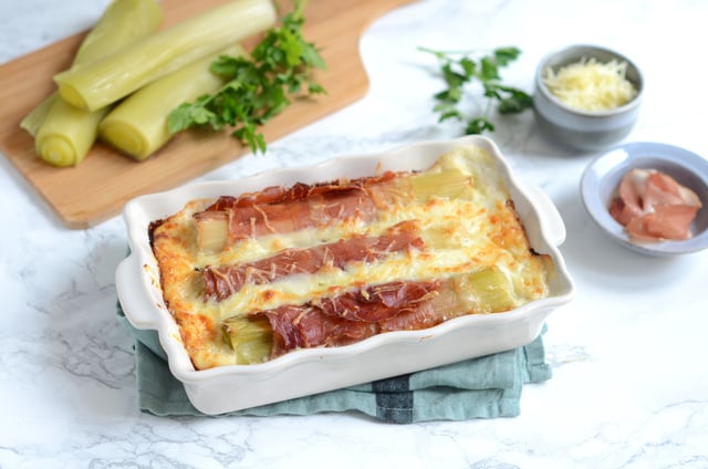 Ces poireaux gratinés au jambon cru et au Comté font toujours l’unanimité à table