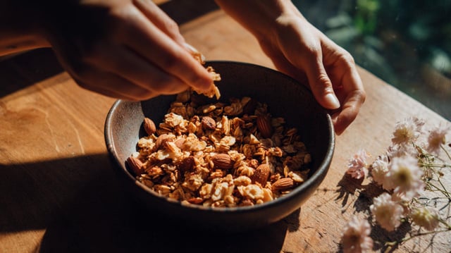 Granola maison façon banana bread : la recette croquante aux pépites de chocolat parfaite pour le petit-déj gourmand