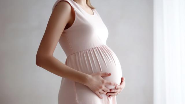 Voici les aliments potentiellement dangereux quand on est enceinte selon ce nutritionniste