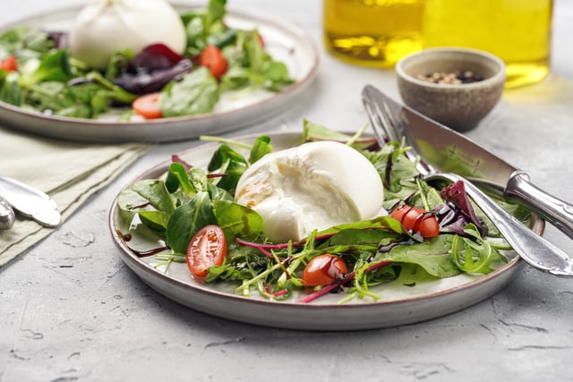 Burrata ou mozzarella : ce petit détail à connaître si vous surveillez votre alimentation