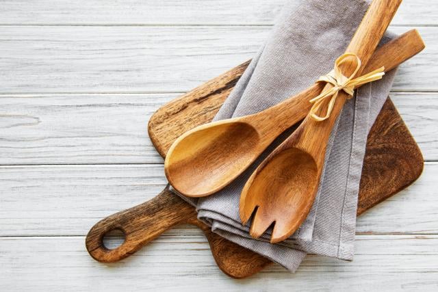 Comment désinfecter une cuillère en bois ? Adobestock